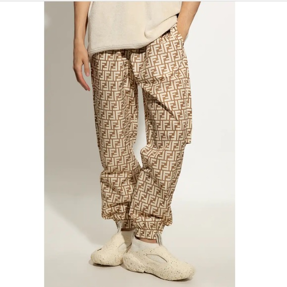 FENDI 2022 Zucca Monogram Collection - Picture 3 of 16